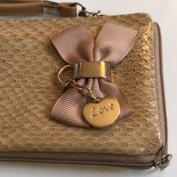 ⭐️Host Pick⭐️ - Small wrist wallet - Picture 12 of 16